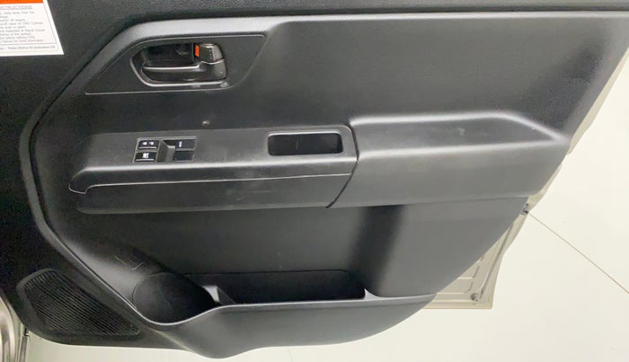 2021 Maruti New Wagon-R LXI CNG 1.0, CNG, Manual, 32,970 km, Driver Side Door Panels Control