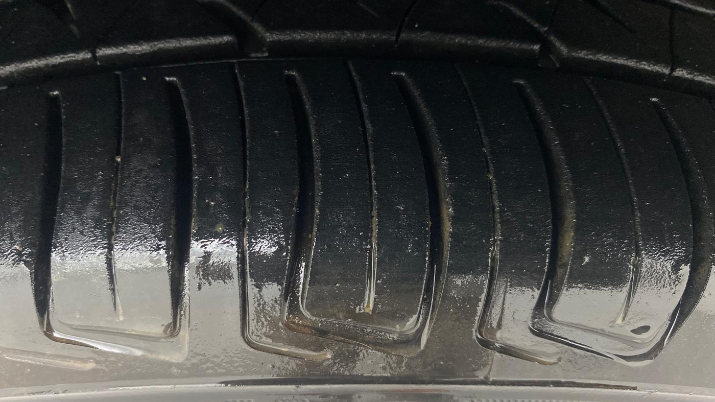 2020 Maruti Swift ZXI, Petrol, Manual, 79,658 km, Left Front Tyre Tread
