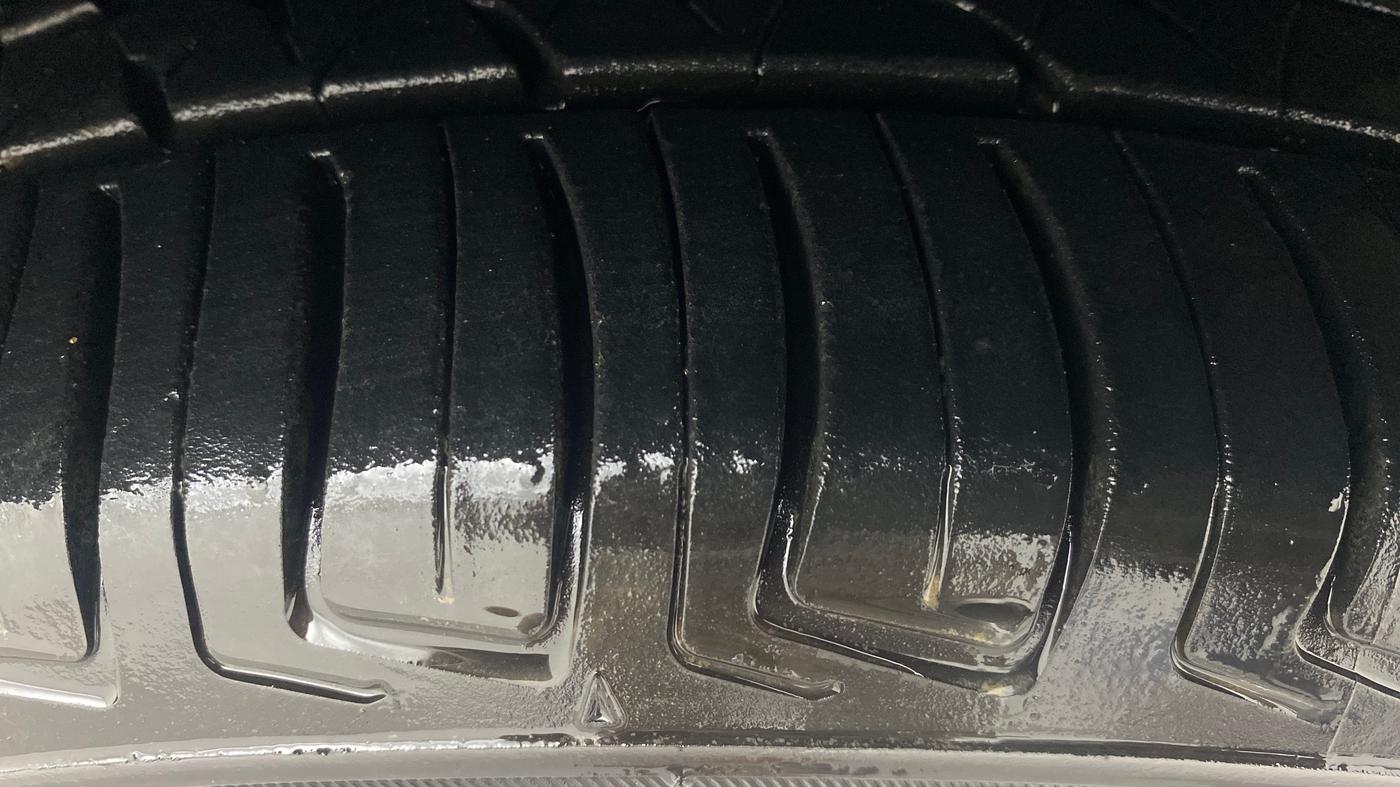 2020 Maruti Swift ZXI, Petrol, Manual, 79,658 km, Right Front Tyre Tread