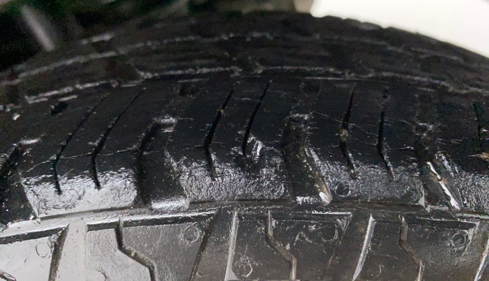2014 Maruti Alto 800 VXI, Petrol, Manual, 37,951 km, Left Rear Tyre Tread