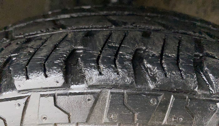 2014 Maruti Alto 800 VXI, Petrol, Manual, 37,951 km, Right Front Tyre Tread