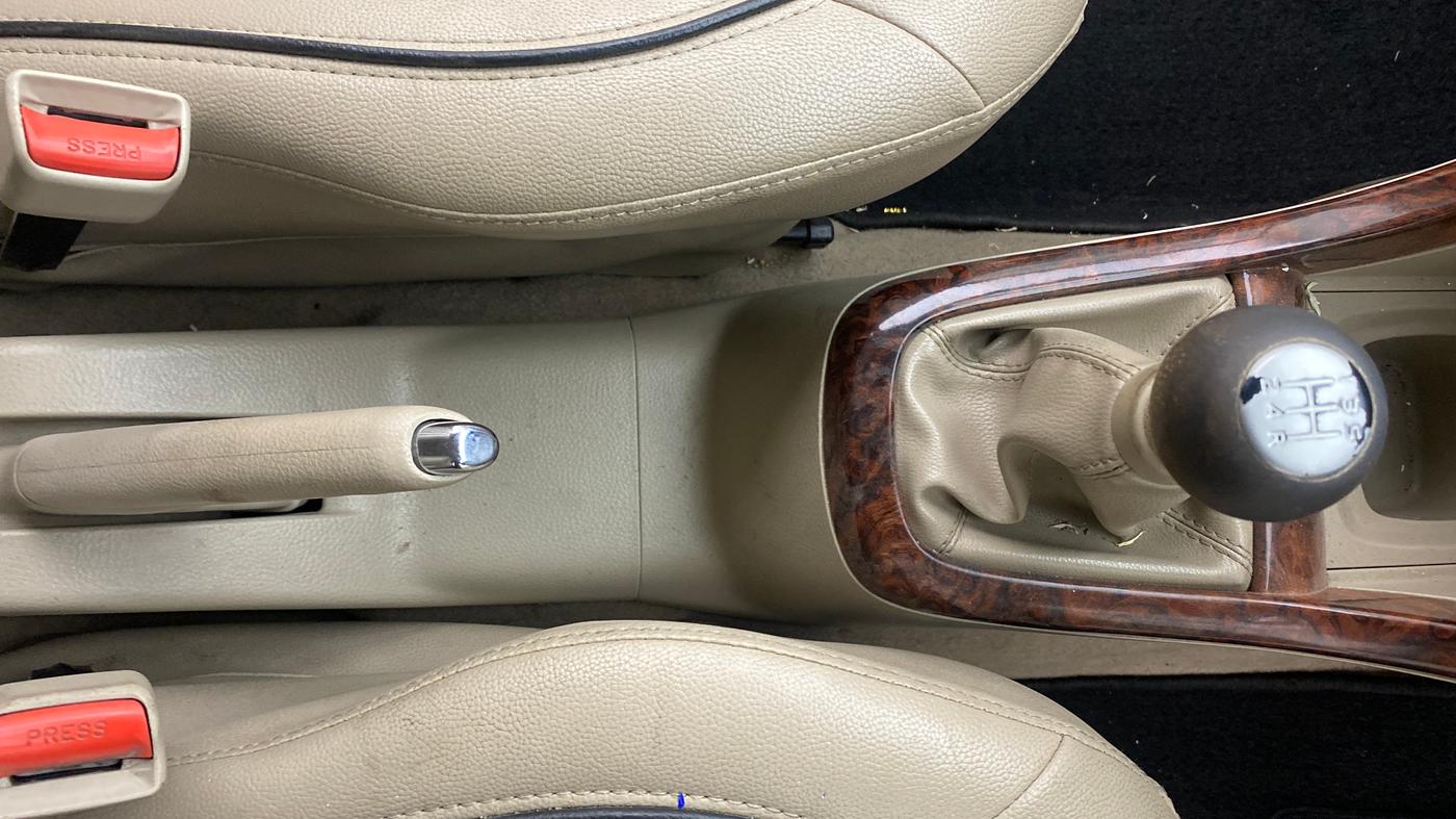 2017 Maruti Ertiga VDI SHVS, Diesel, Manual, 75,638 km, Gear Lever