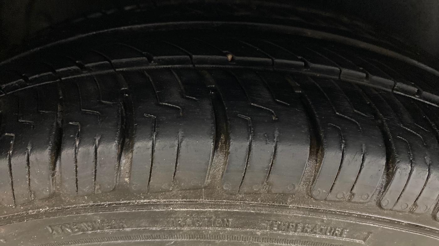 2017 Maruti Ertiga VDI SHVS, Diesel, Manual, 75,638 km, Right Rear Tyre Tread