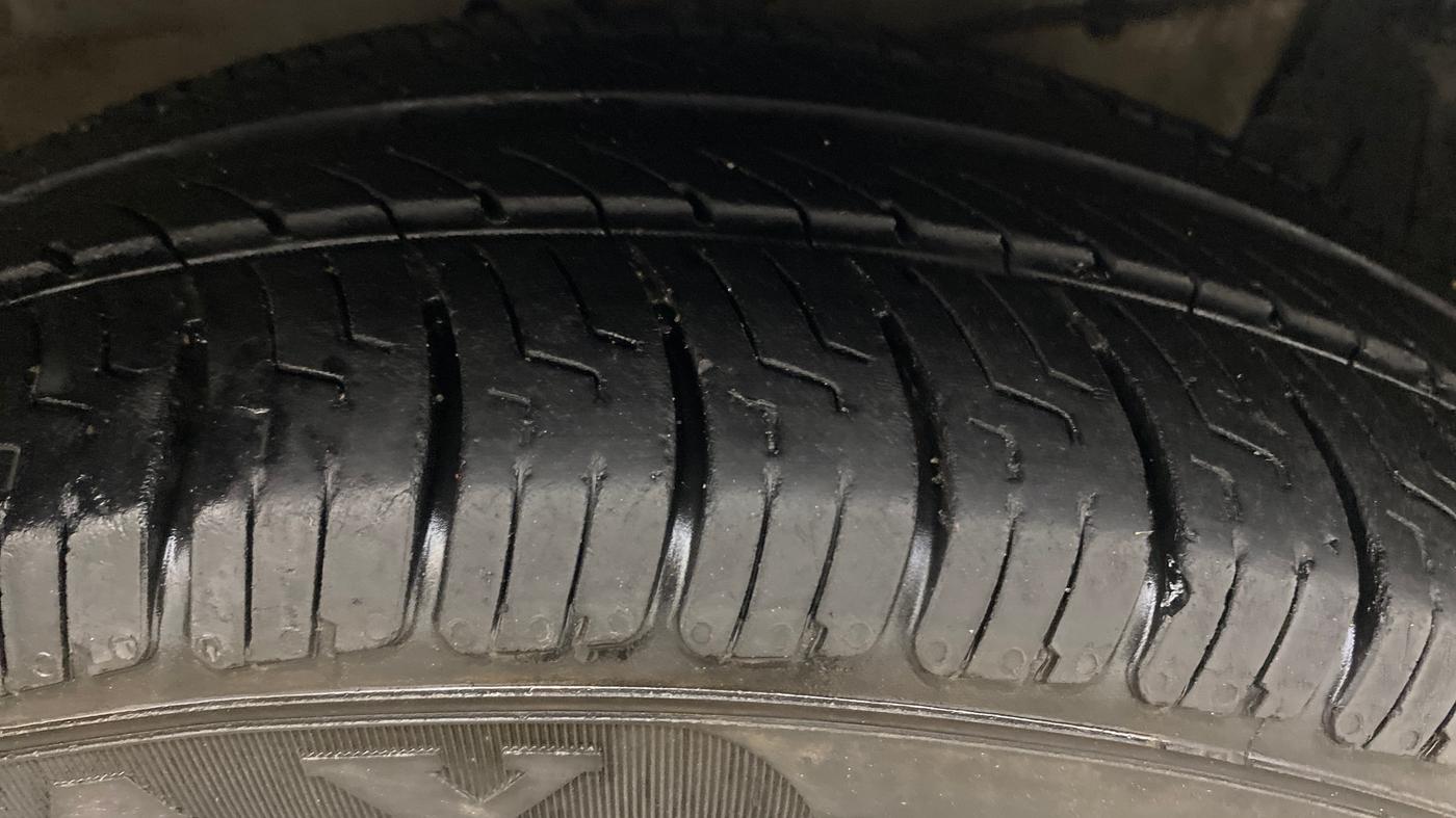 2017 Maruti Ertiga VDI SHVS, Diesel, Manual, 75,638 km, Right Front Tyre Tread