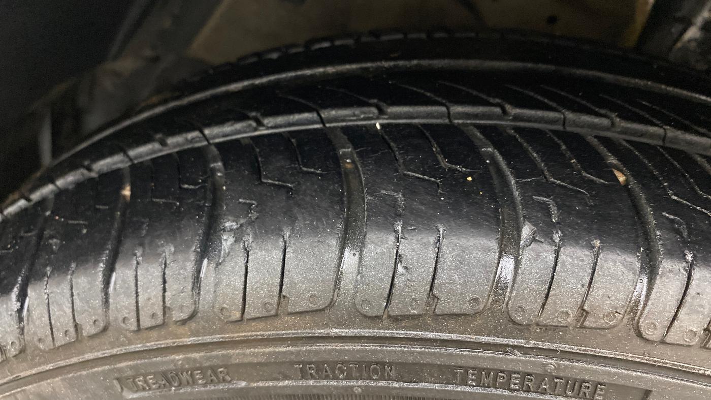 2017 Maruti Ertiga VDI SHVS, Diesel, Manual, 75,638 km, Left Front Tyre Tread