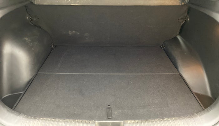 2016 Hyundai Creta 1.6 SX PLUS VTVT ANNIVERSARY EDITION, Petrol, Manual, 51,083 km, Boot Inside