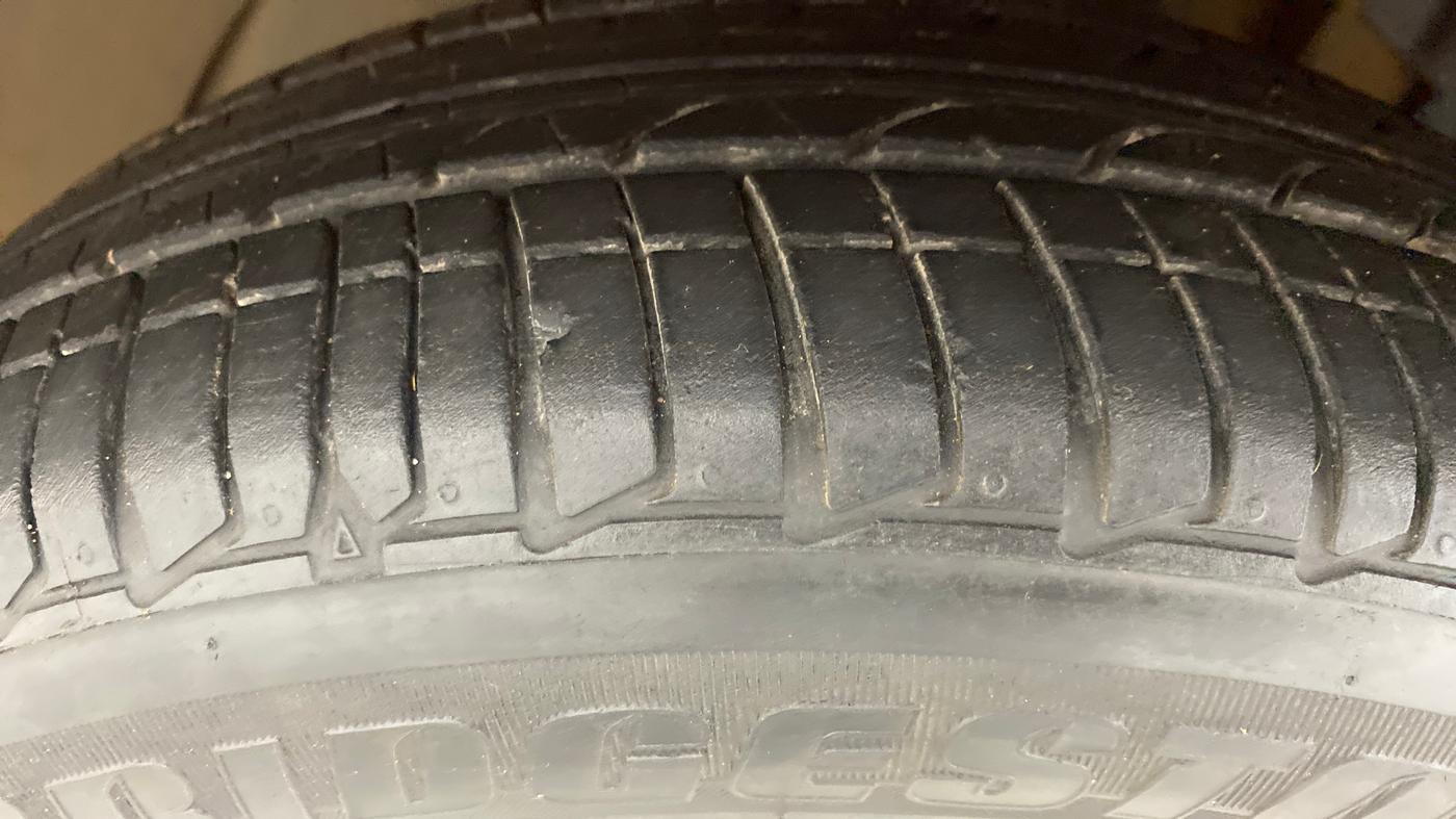2020 Tata Tiago XZA+ DUAL TONE 1.2RTN, Petrol, Automatic, 25,527 km, Left Front Tyre Tread