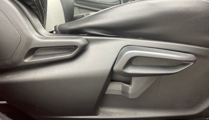 2020 Tata Tiago XZA+ DUAL TONE 1.2RTN, Petrol, Automatic, 25,527 km, Driver Side Adjustment Panel