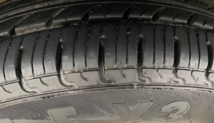 2016 Renault Kwid RXT 0.8, Petrol, Manual, 49,972 km, Left Front Tyre Tread