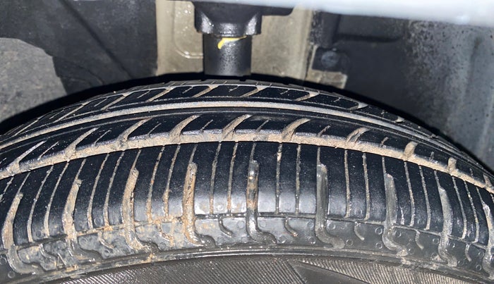 2015 Renault Kwid RXT 0.8, Petrol, Manual, 80,710 km, Right Front Tyre Tread