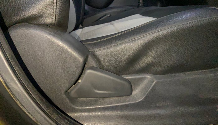 2015 Renault Kwid RXT 0.8, Petrol, Manual, 80,710 km, Driver Side Adjustment Panel