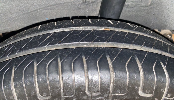 2015 Renault Kwid RXT 0.8, Petrol, Manual, 80,710 km, Left Rear Tyre Tread