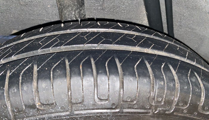 2015 Renault Kwid RXT 0.8, Petrol, Manual, 80,710 km, Right Rear Tyre Tread