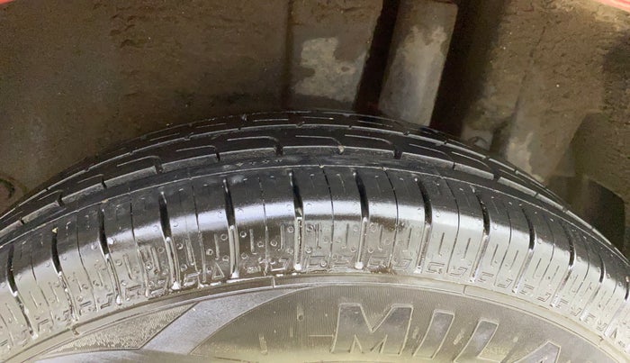 2014 Maruti Swift VXI, Petrol, Manual, 73,057 km, Left Rear Tyre Tread