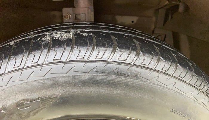 2014 Maruti Swift VXI, Petrol, Manual, 73,057 km, Right Front Tyre Tread