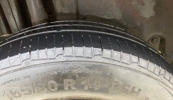 2014 Maruti Swift VXI, Petrol, Manual, 73,057 km, Right Rear Tyre Tread