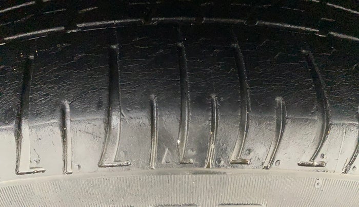 2016 Hyundai Creta S 1.6 PETROL, Petrol, Manual, 1,04,276 km, Left Front Tyre Tread