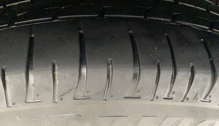 2016 Hyundai Creta S 1.6 PETROL, Petrol, Manual, 1,04,276 km, Right Rear Tyre Tread