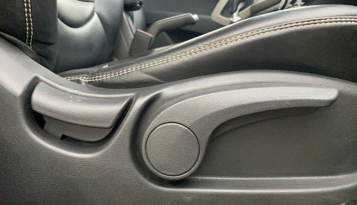 2016 Hyundai Creta S 1.6 PETROL, Petrol, Manual, 1,04,276 km, Driver Side Adjustment Panel