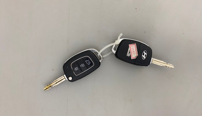 2016 Hyundai Creta S 1.6 PETROL, Petrol, Manual, 1,04,276 km, Key Close Up