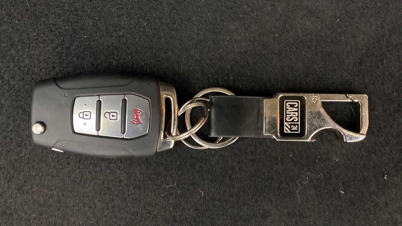 2020 Mahindra XUV300 1.2 W8 OPT, Petrol, Manual, 92,011 km, Key Close Up
