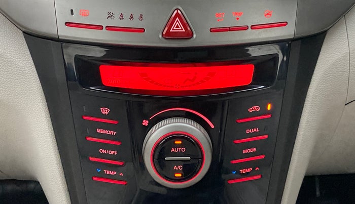 2020 Mahindra XUV300 1.2 W8 OPT, Petrol, Manual, 92,011 km, Automatic Climate Control