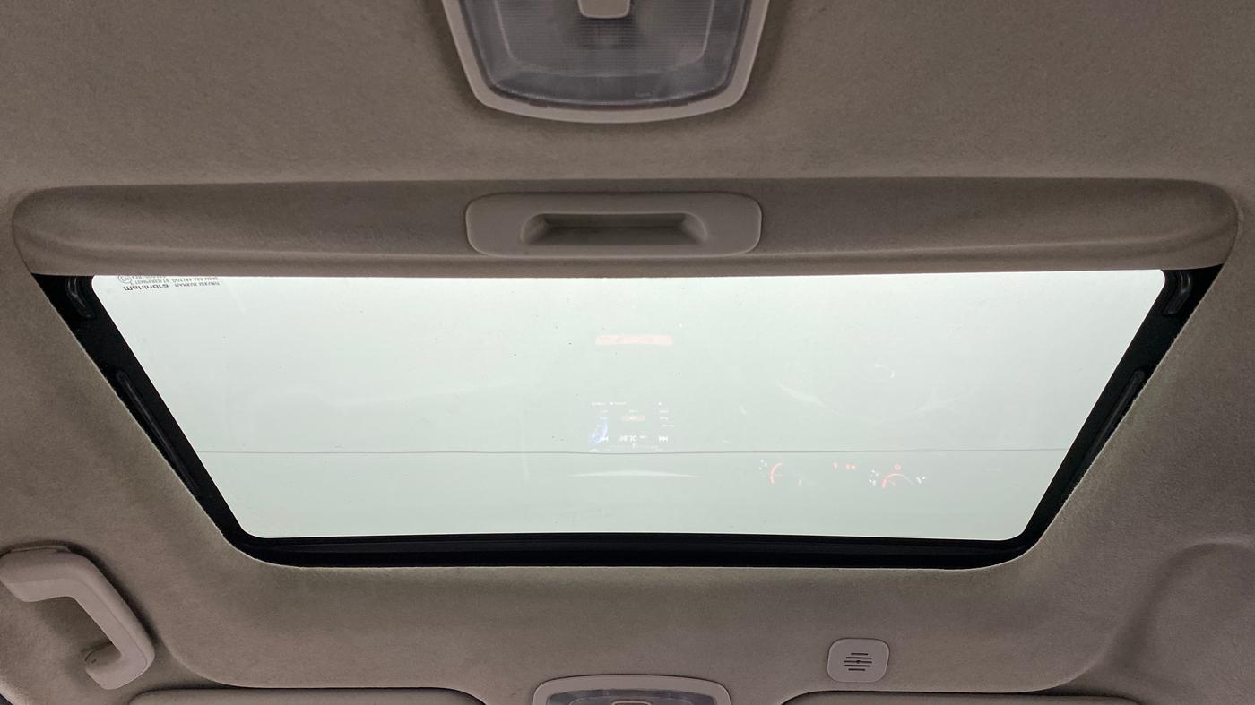 2020 Mahindra XUV300 1.2 W8 OPT, Petrol, Manual, 92,011 km, Moonroof/ Sunroof