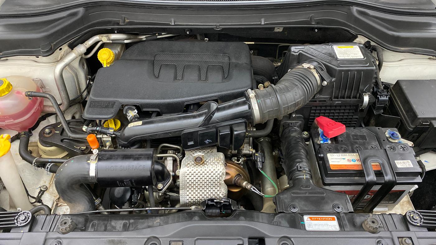 2020 Mahindra XUV300 1.2 W8 OPT, Petrol, Manual, 92,011 km, Open Bonet