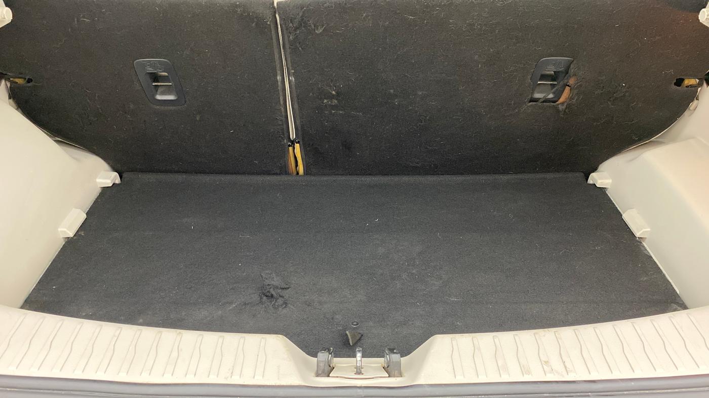 2020 Mahindra XUV300 1.2 W8 OPT, Petrol, Manual, 92,011 km, Boot Inside