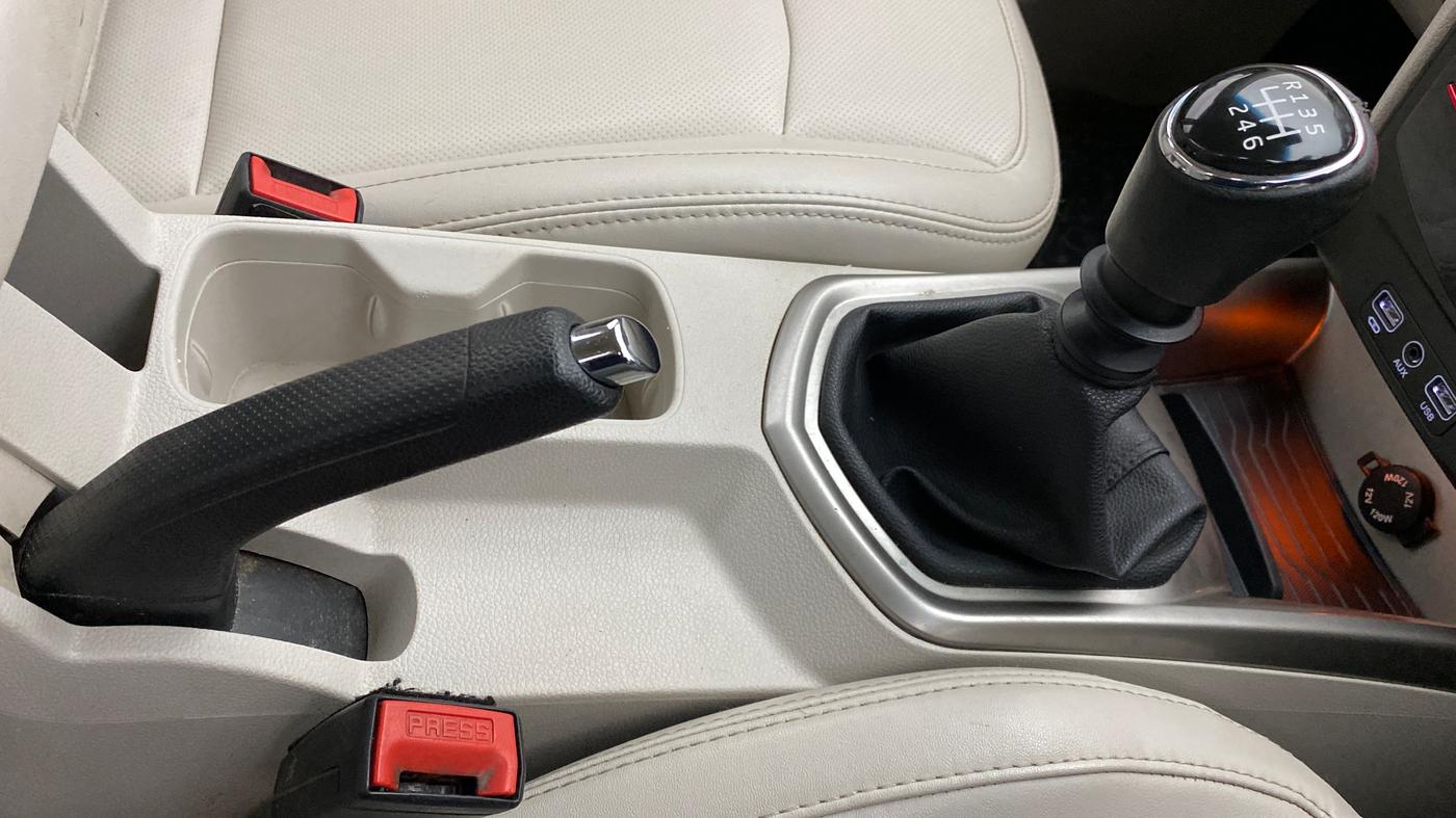 2020 Mahindra XUV300 1.2 W8 OPT, Petrol, Manual, 92,011 km, Gear Lever