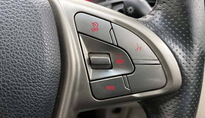 2020 Mahindra XUV300 1.2 W8 OPT, Petrol, Manual, 92,011 km, Adaptive Cruise Control