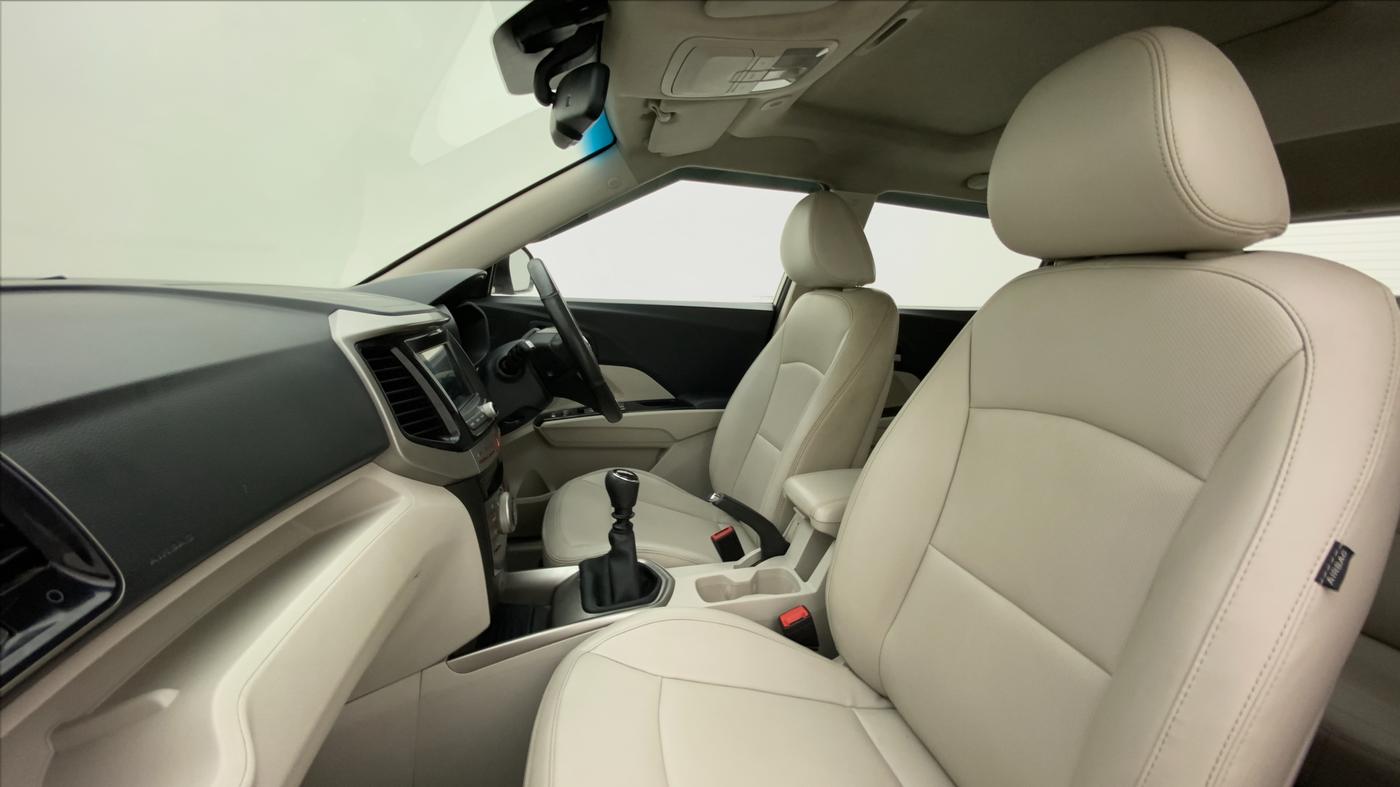 2020 Mahindra XUV300 1.2 W8 OPT, Petrol, Manual, 92,011 km, Right Side Front Door Cabin