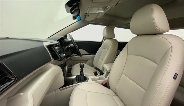 2020 Mahindra XUV300 1.2 W8 OPT, Petrol, Manual, 92,011 km, Right Side Front Door Cabin