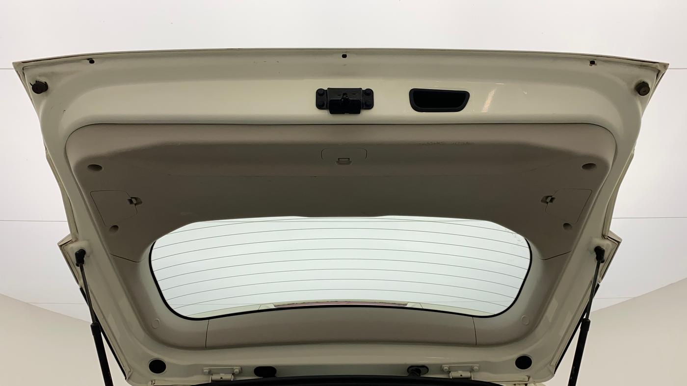 2020 Mahindra XUV300 1.2 W8 OPT, Petrol, Manual, 92,011 km, Boot Door Open