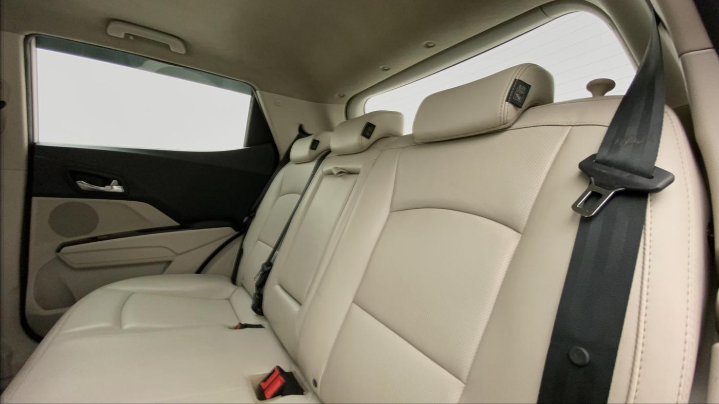 2020 Mahindra XUV300 1.2 W8 OPT, Petrol, Manual, 92,011 km, Right Side Rear Door Cabin