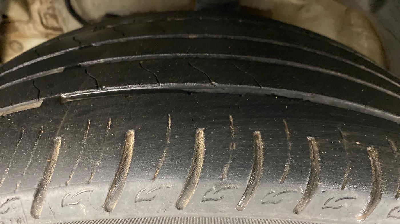 2020 Mahindra XUV300 1.2 W8 OPT, Petrol, Manual, 92,011 km, Left Front Tyre Tread