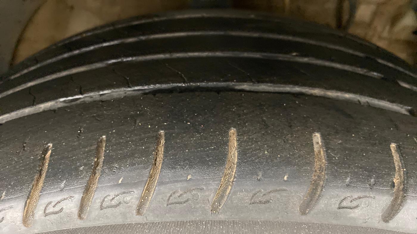2020 Mahindra XUV300 1.2 W8 OPT, Petrol, Manual, 92,011 km, Right Front Tyre Tread