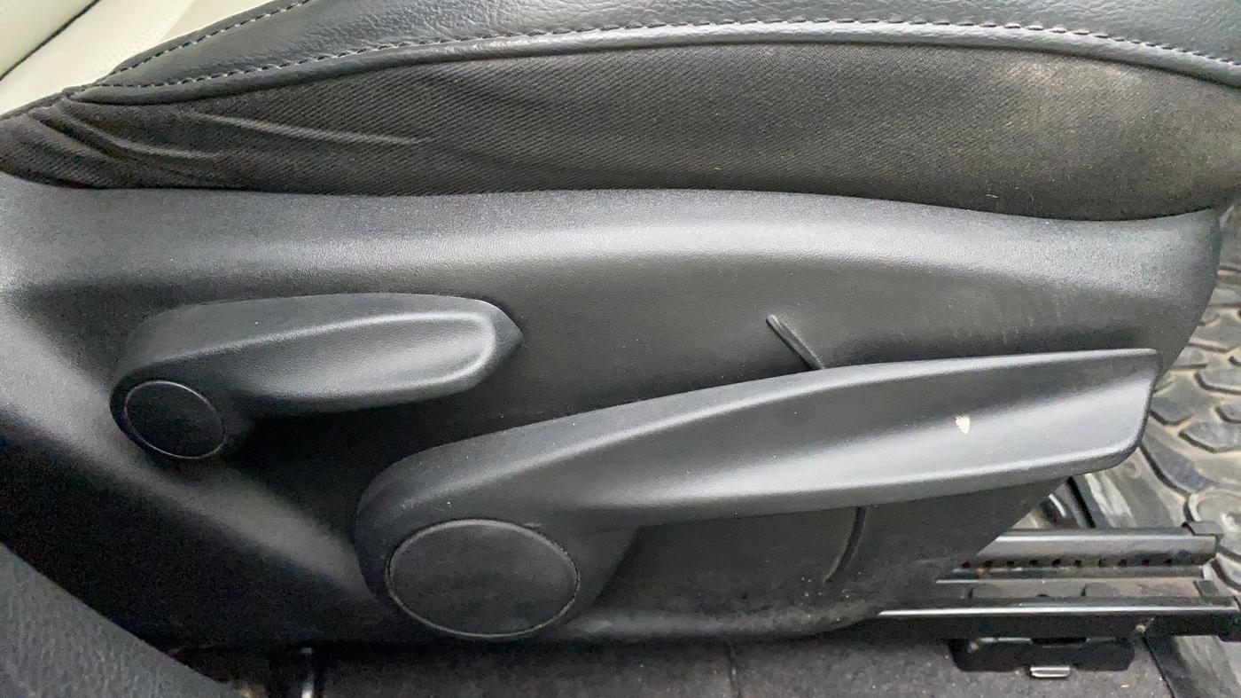 2019 Jeep Compass LIMITED 1.4 PETROL AT, Petrol, Automatic, 58,480 km, Driver Side Adjustment Panel