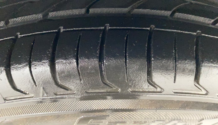 2019 Ford New Figo TITANIUM 1.2 PETROL MT, Petrol, Manual, 33,613 km, Right Front Tyre Tread