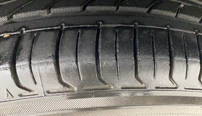 2019 Ford New Figo TITANIUM 1.2 PETROL MT, Petrol, Manual, 33,613 km, Right Rear Tyre Tread