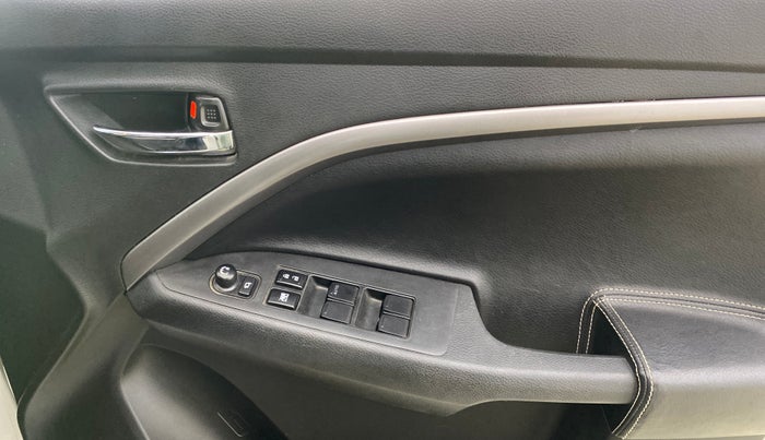 2024 Maruti BREZZA ZXI + SMART HYBRID, Petrol, Manual, 19,853 km, Driver Side Door Panels Control