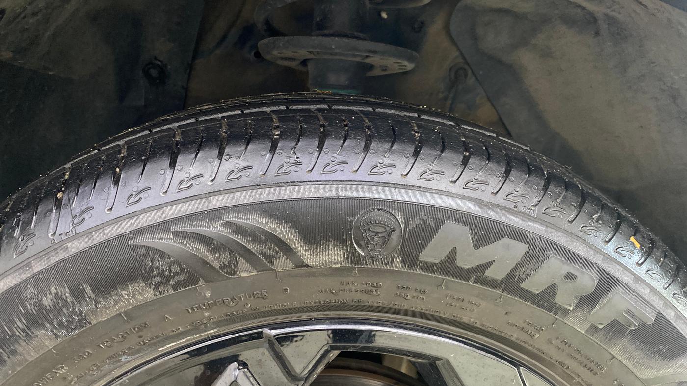 2024 Maruti BREZZA ZXI + SMART HYBRID, Petrol, Manual, 19,853 km, Right Front Tyre Tread