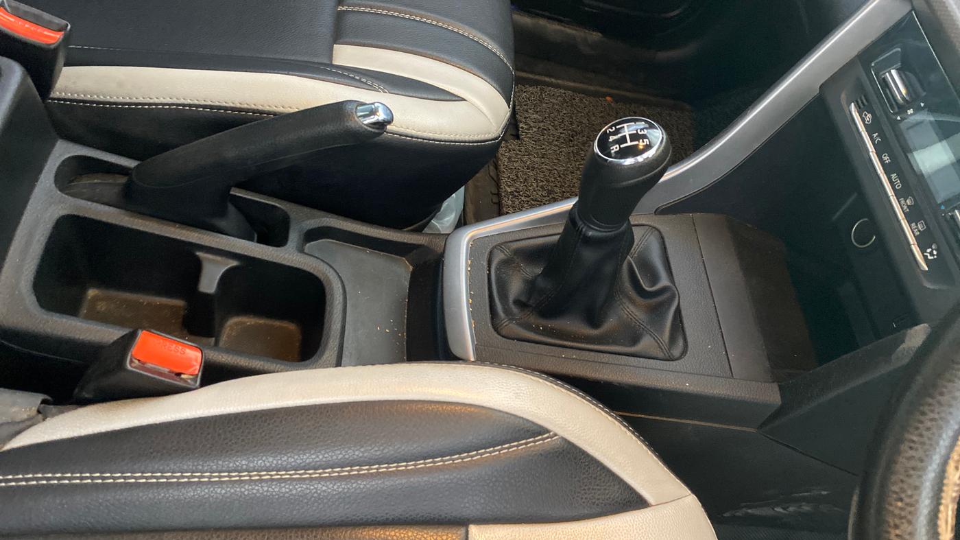2024 Maruti BREZZA ZXI + SMART HYBRID, Petrol, Manual, 19,853 km, Gear Lever