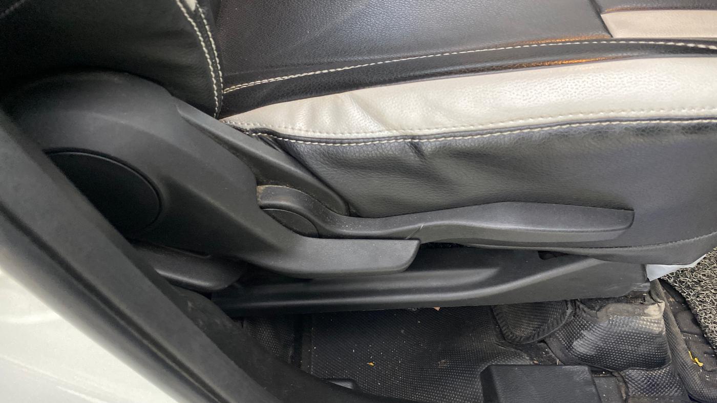 2024 Maruti BREZZA ZXI + SMART HYBRID, Petrol, Manual, 19,853 km, Driver Side Adjustment Panel