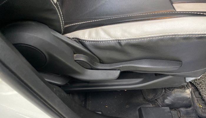 2024 Maruti BREZZA ZXI + SMART HYBRID, Petrol, Manual, 19,853 km, Driver Side Adjustment Panel