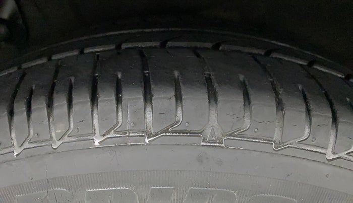 2013 Hyundai Verna FLUIDIC 1.4 VTVT, Petrol, Manual, 43,978 km, Right Rear Tyre Tread