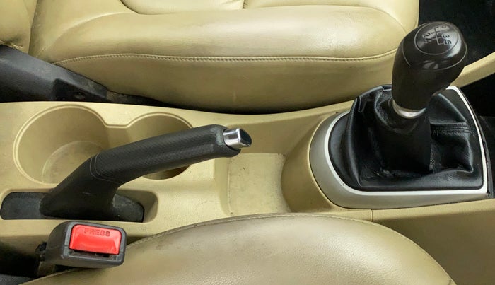 2013 Hyundai Verna FLUIDIC 1.4 VTVT, Petrol, Manual, 43,978 km, Gear Lever