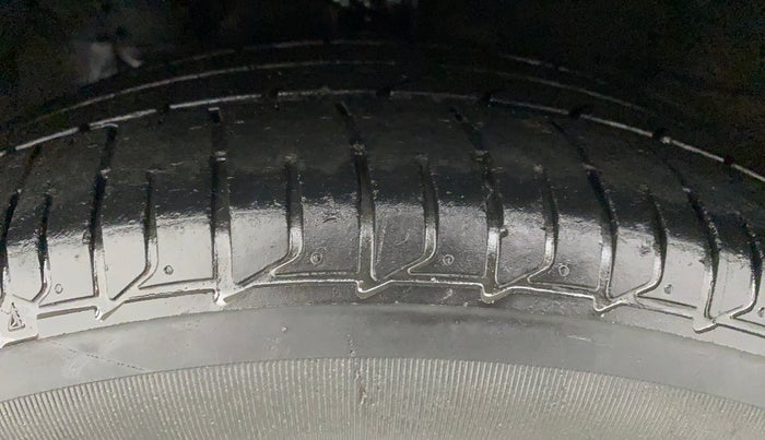 2013 Hyundai Verna FLUIDIC 1.4 VTVT, Petrol, Manual, 43,978 km, Left Front Tyre Tread