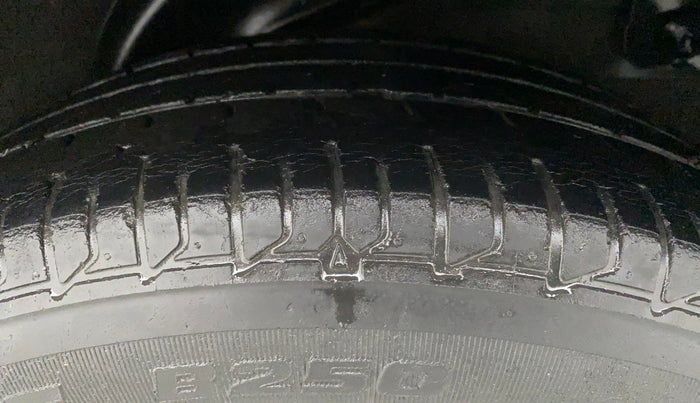 2013 Hyundai Verna FLUIDIC 1.4 VTVT, Petrol, Manual, 43,978 km, Left Rear Tyre Tread