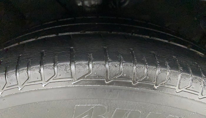 2013 Hyundai Verna FLUIDIC 1.4 VTVT, Petrol, Manual, 43,978 km, Right Front Tyre Tread